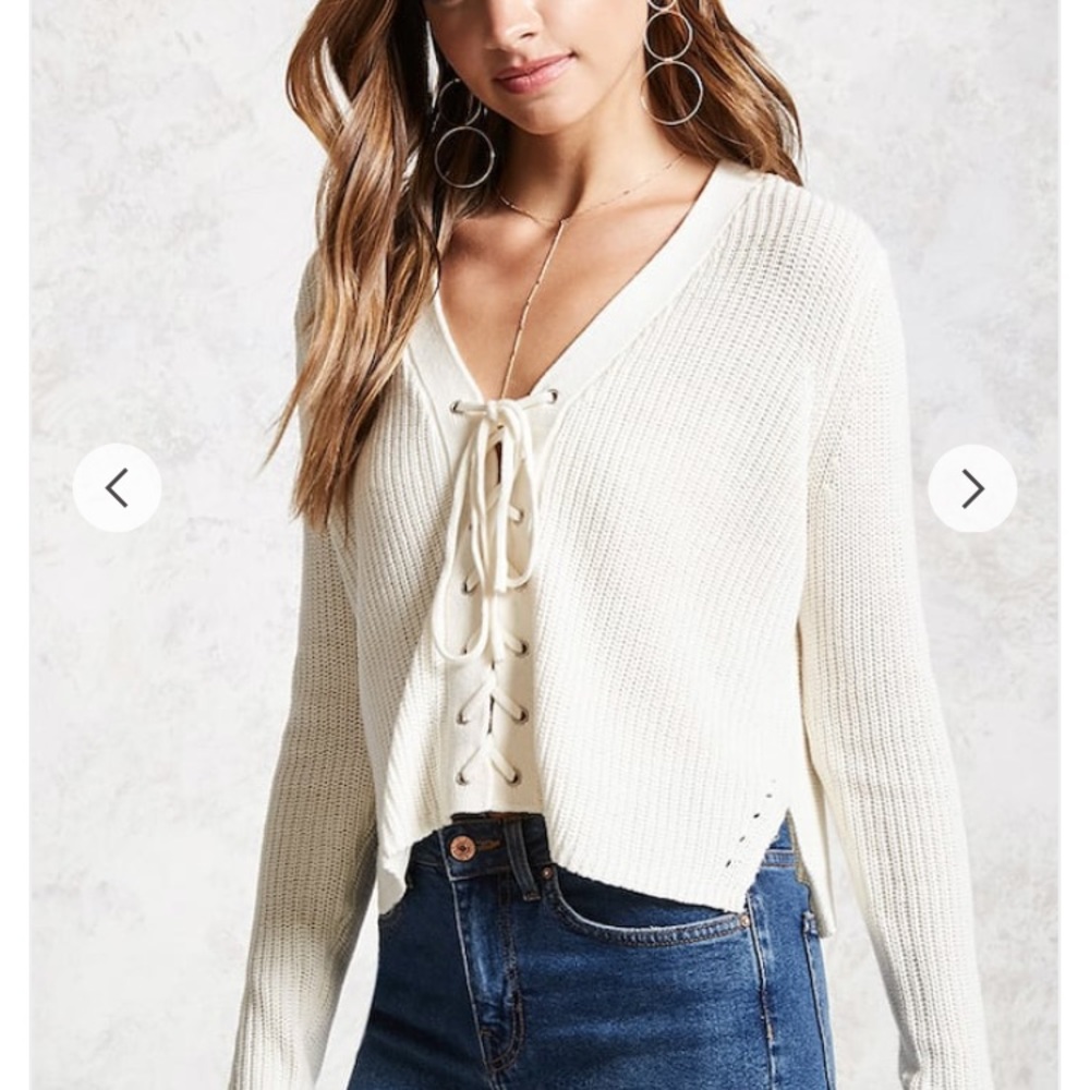 Lace up sweater❄️